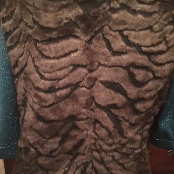 Women’s Dana Buchman  Faux Furry Vest - Picture 7 of 9